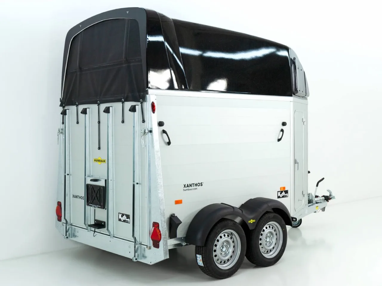 Humbaur Pferdeanhänger XANTHOS 2400|schwarz|Sattelkammer
