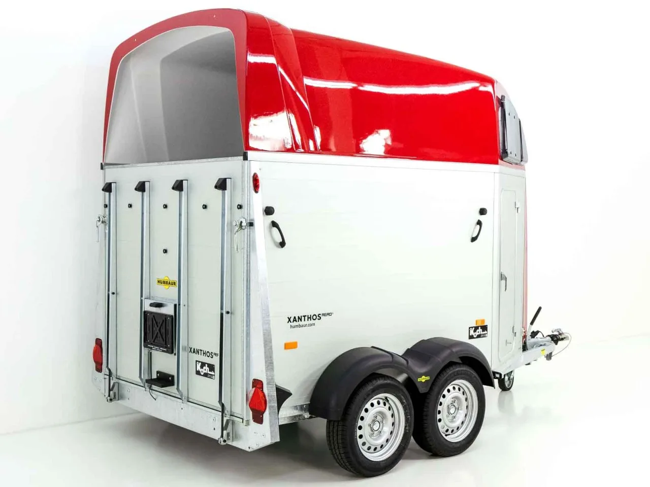 Humbaur Pferdeanhänger XANTHOS AERO 2400|rot|Sattelkammer