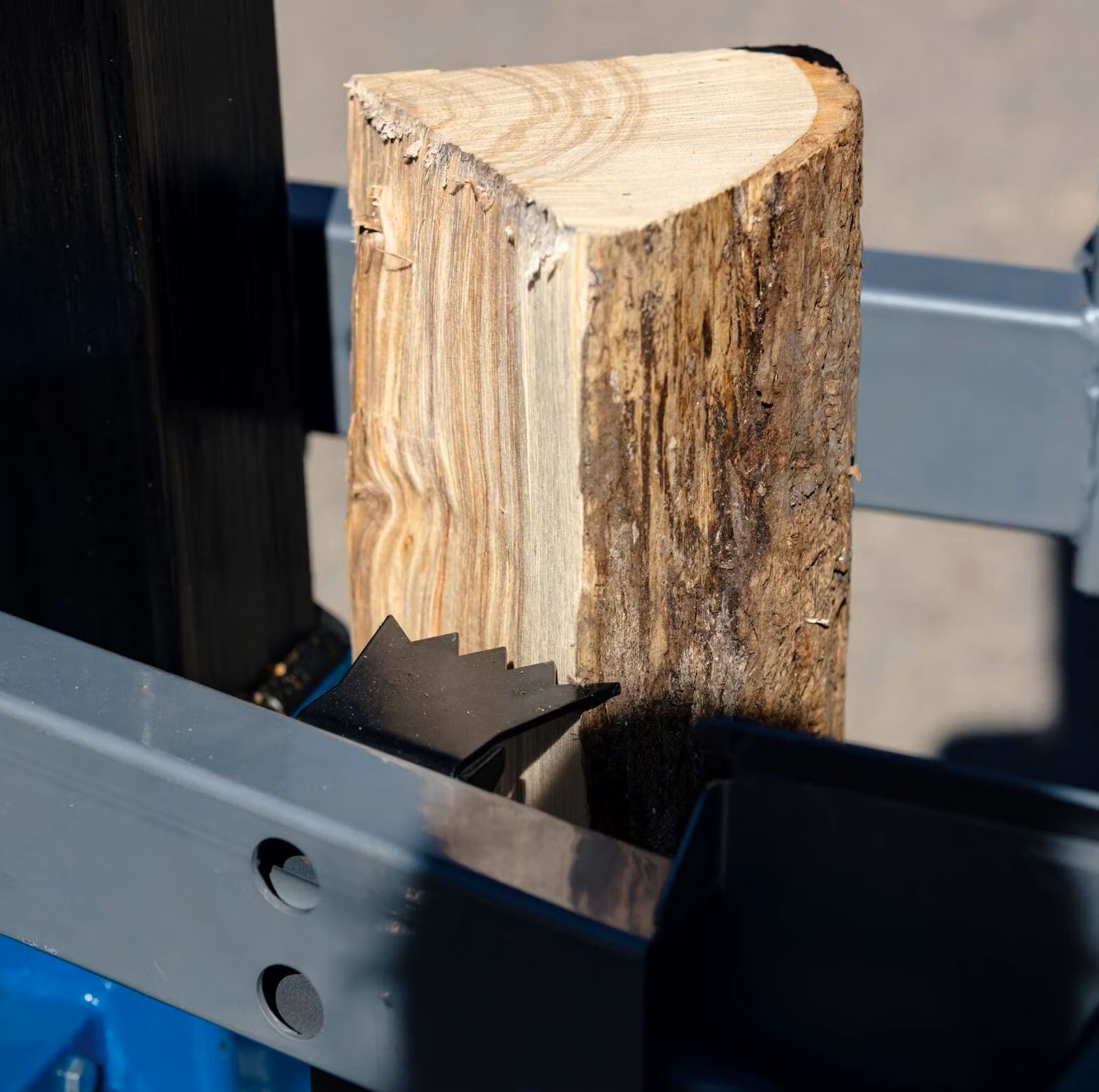 Holzspalter stehend Compact 8t Scheppach - 400V | 3500W | 7,95 Tonnen | Meterholzspalter | 1070mm Spaltgutlänge | 350mm Spaltdurchmesser - immagine 9