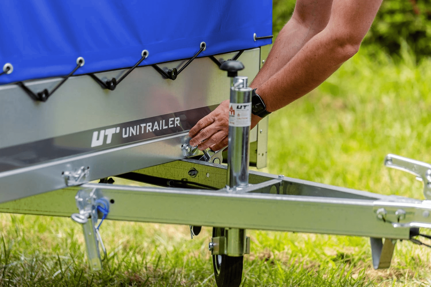 PKW-Anhänger 230x125 UNITRAILER GARDEN 230 KIPP mit blauer Hochplane 80 cm - immagine 3